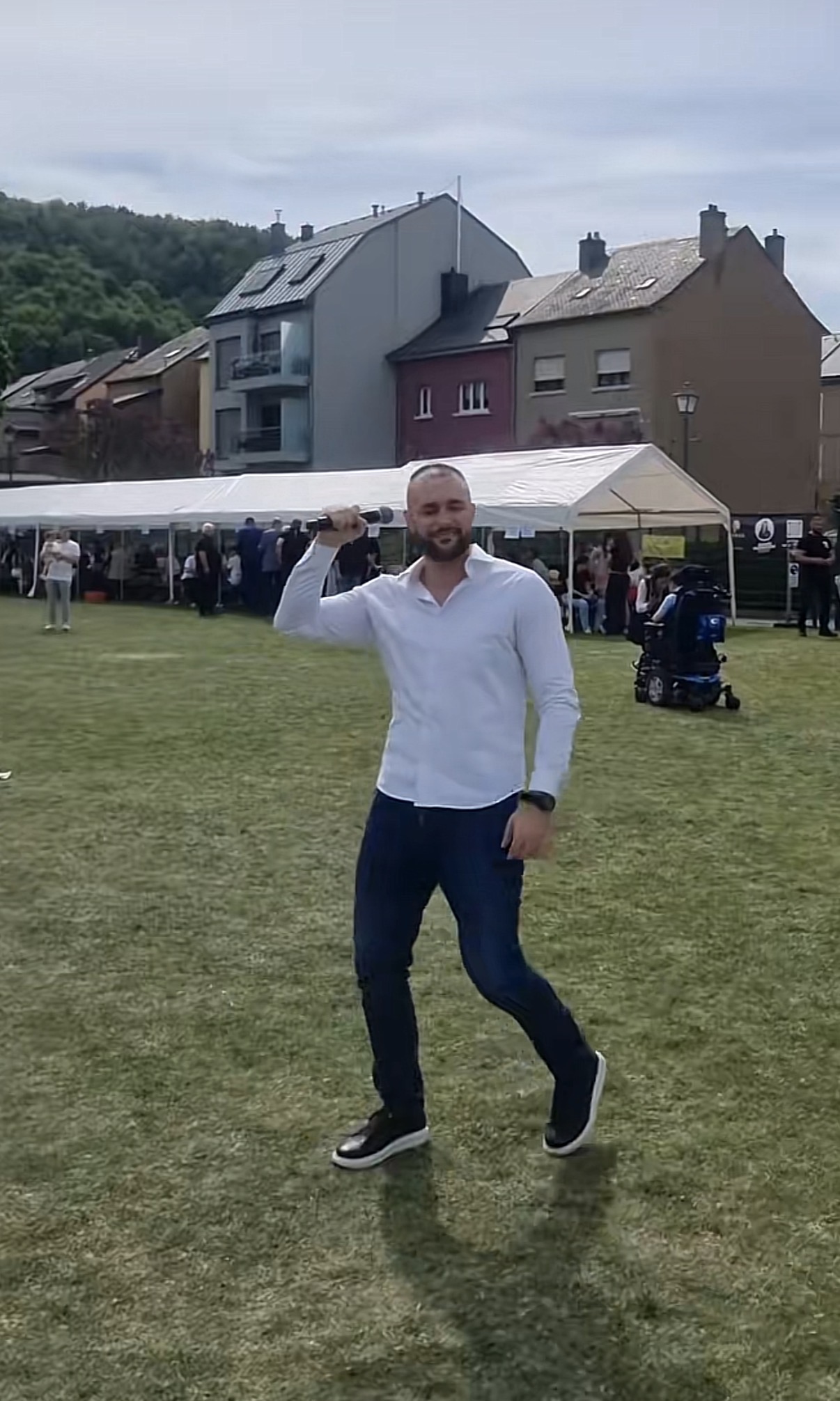 Pobedio u Zvezdama Granda, dobio stan i ljubio najpoznatiju pevačicu: Danas ne liči na sebe, peva na vašaru