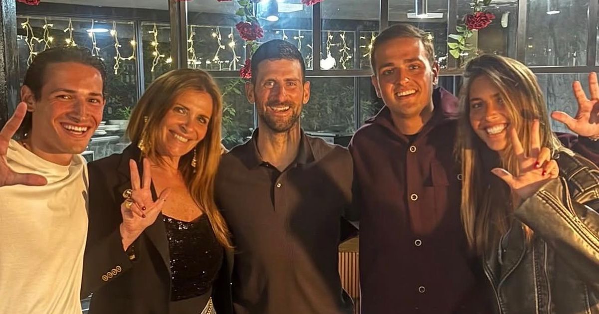 Novak Djokovic Surprises Siniša Mihajlović's Family in Rome: Arijana and Children Raise Three Fingers to the Sound of Ceca's Hits