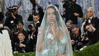 Svi gledali u tirkizni veo, dok Georgina nije podigla ruku: Detalj od 2 miliona dolara ukrao šou na Met Gala