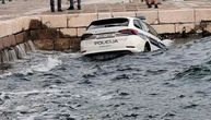 Policijski automobil bućnuo u more! Neverovatna scena iz Senja