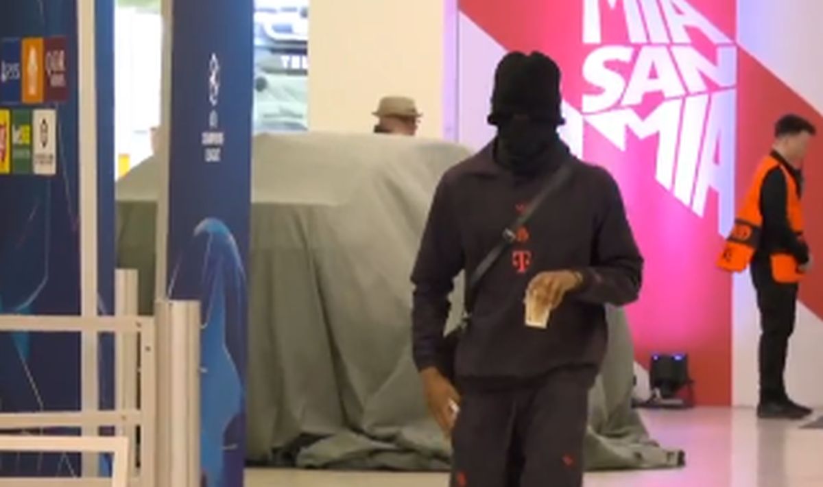 Niko ga nije prepoznao! Zvezda Bajerna šokirala sve, pojavio se na meču s PSŽ-om "kao nindža"!
