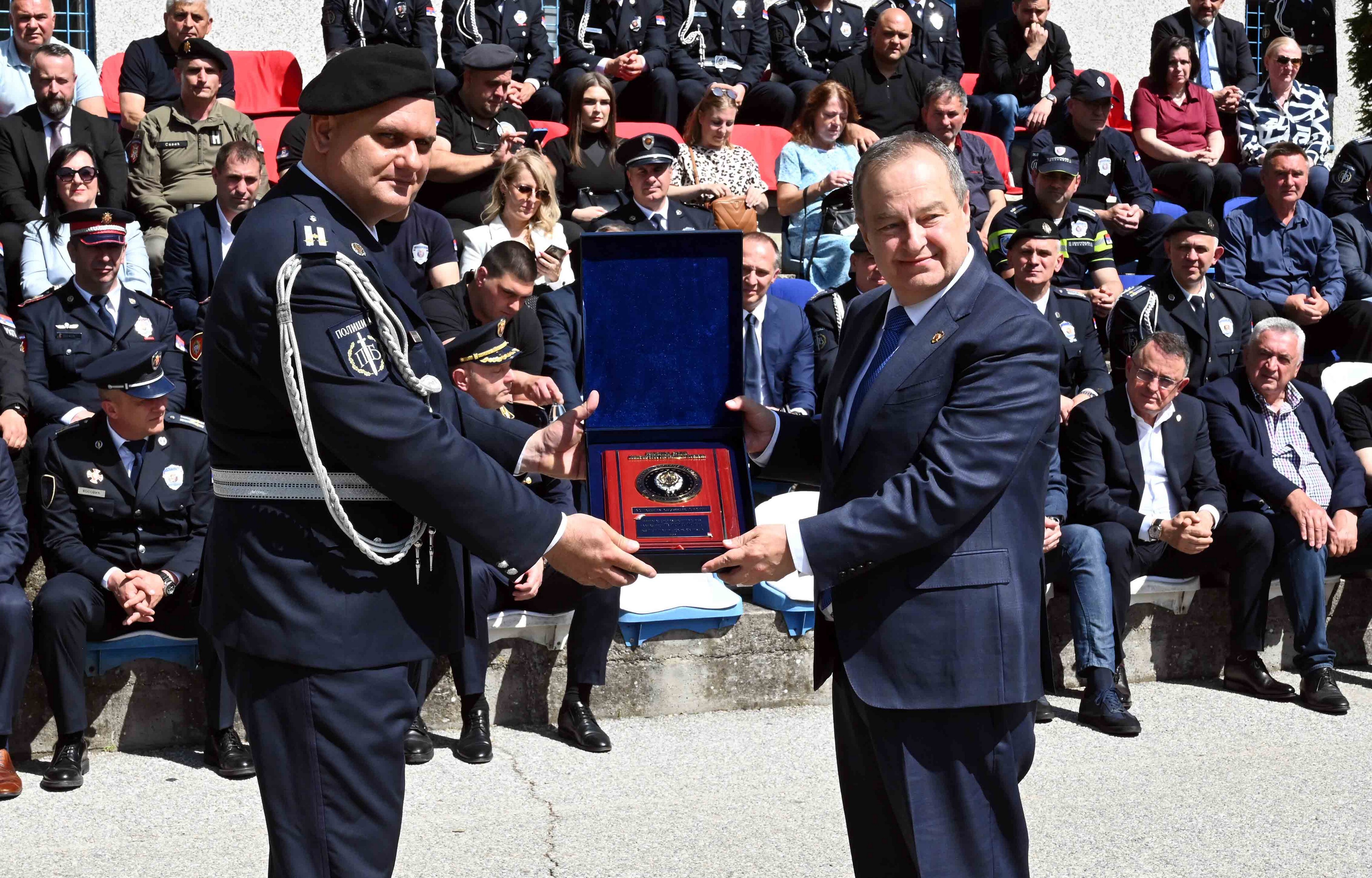 Ministar Dačić prisustvovao pomenu poginulim policajcima i obeležavanju slave Policijske brigade