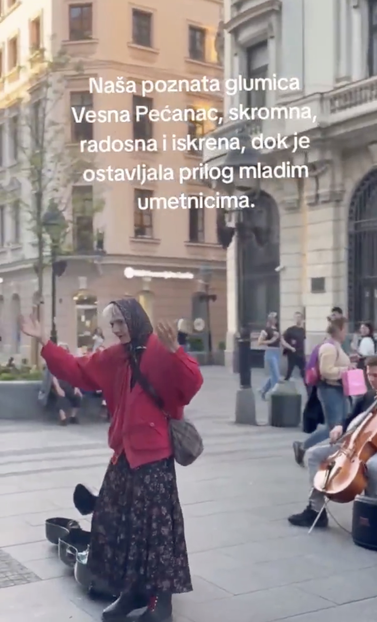 Hrani se u narodnoj kuhinji a pomaže mladima na ulici: Snimak Vesne Pećanac iz Knez Mihailove rasplakao Srbiju