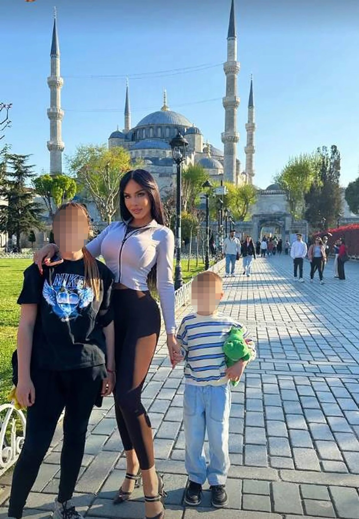 Pripreme pred ulazak u Elitu! Sandra Subotić spakovala kofere i sa decom napustila Srbiju: Evo gde se nalaze