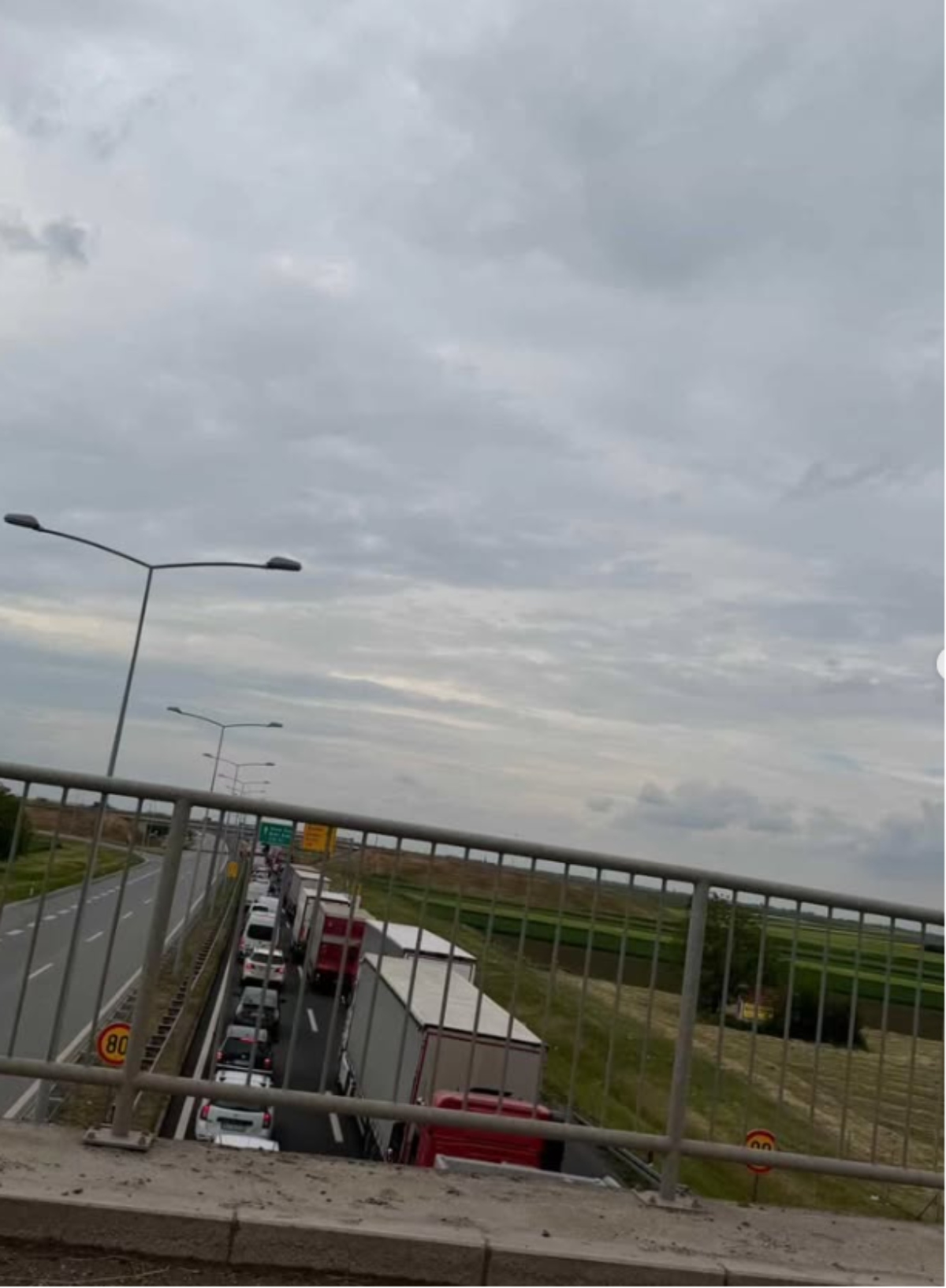 Ovde trenutno SVE STOJIi! Nezgoda napravila pravi kolaps: Nepregledne kolone vozila ne mrdaju
