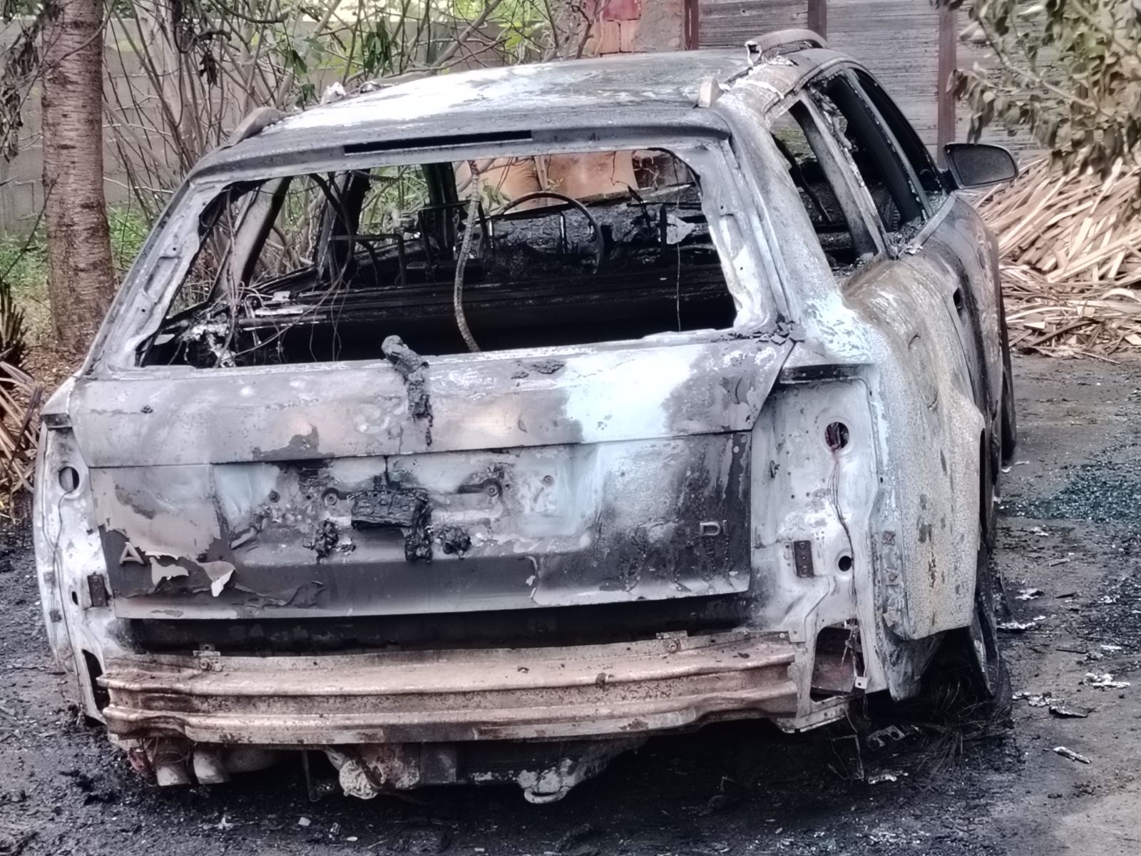Požar u Orljanima uništio više automobila: Zahvaljujući reakciji vatrogasaca vatra brzo lokalizovana