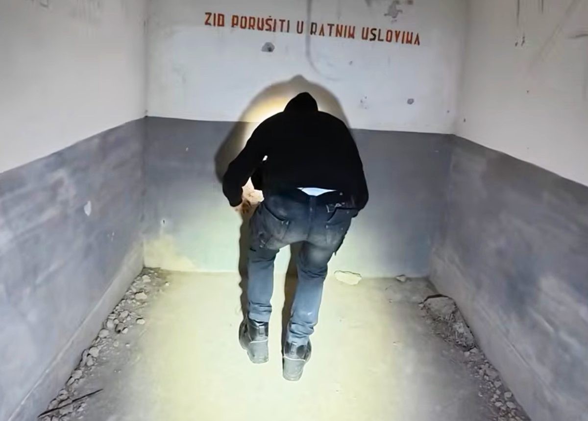 "Porušiti u slučaju rata": Otkrili su nekadašnju TAJNU BAZU na jadranskom ostrvu i zlokoban NATPIS NA ZIDU