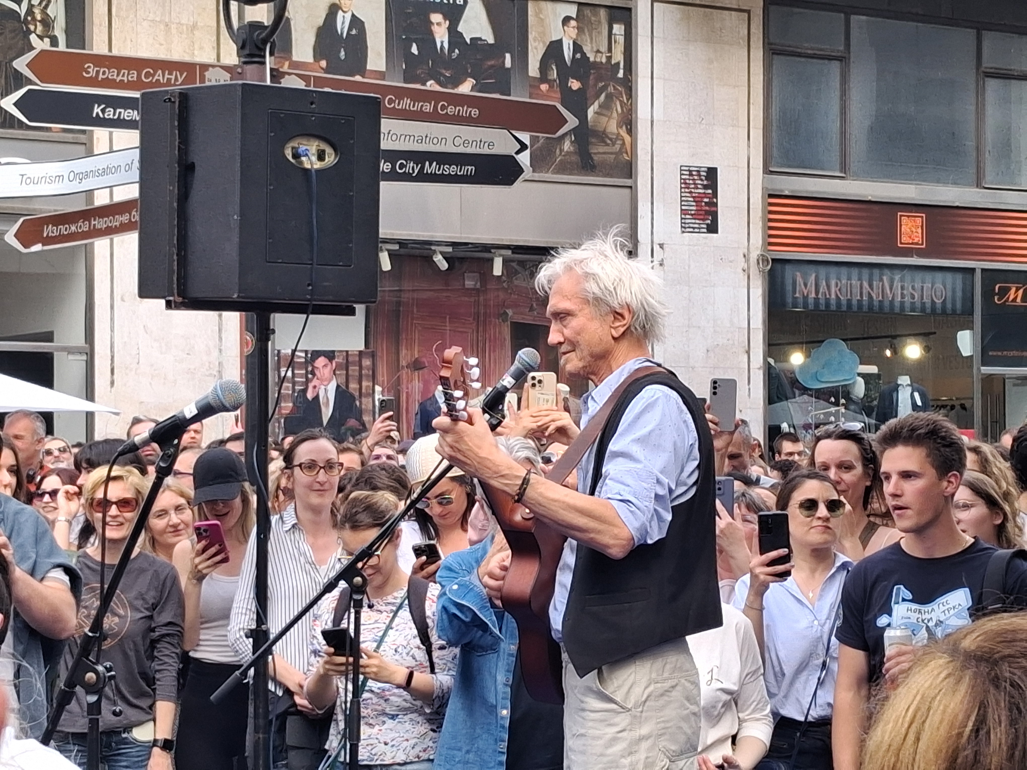 Darko Rundek, uoči koncerata u Luci Beograd, objavio dva live albuma