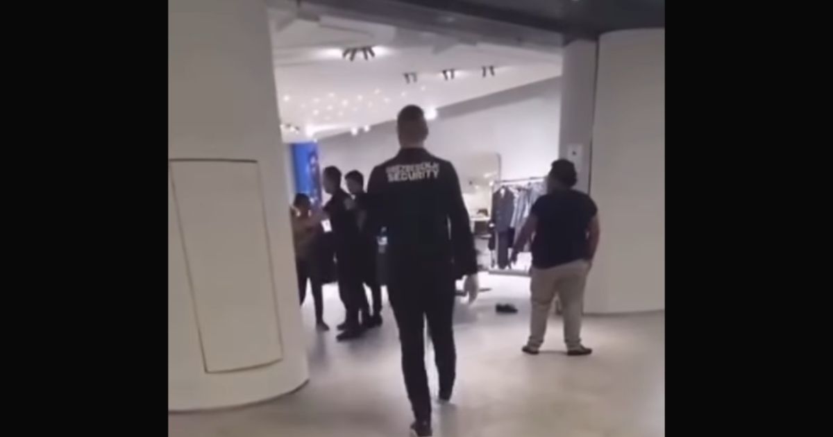 Drama in a shopping mall in Belgrade! Security cannot subdue a woman, police called