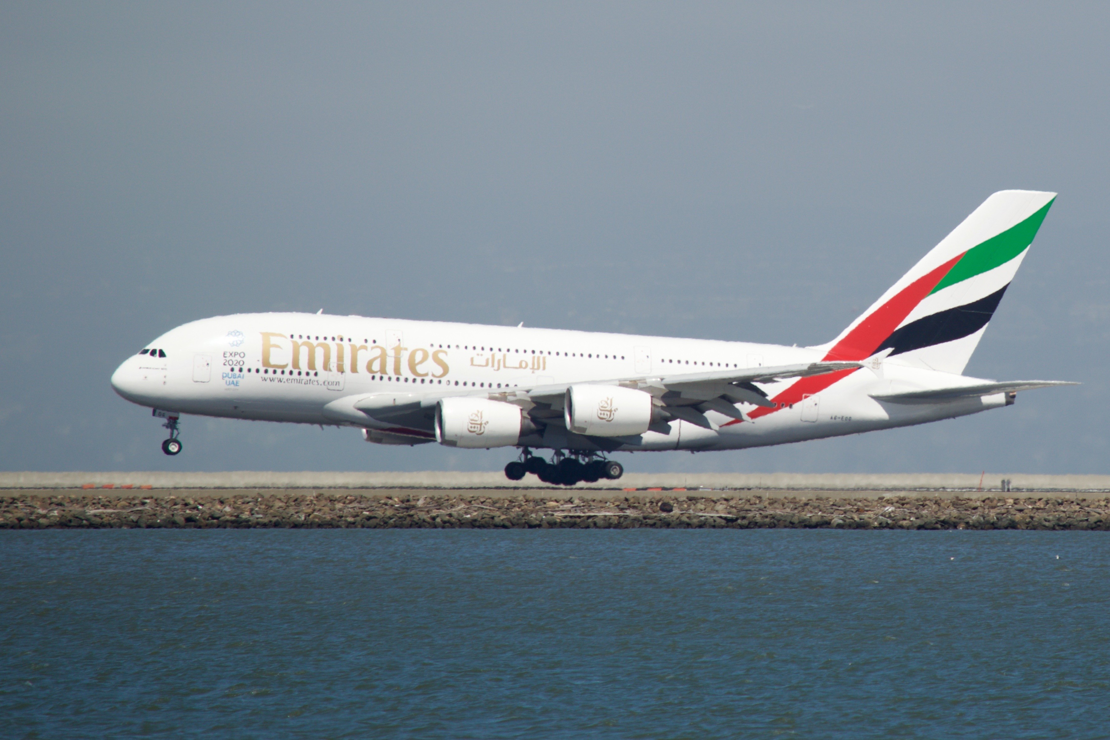 Emirates uvodi besplatan Starlink internet na A380: Da li Wi-Fi tokom leta postaje novi standard?