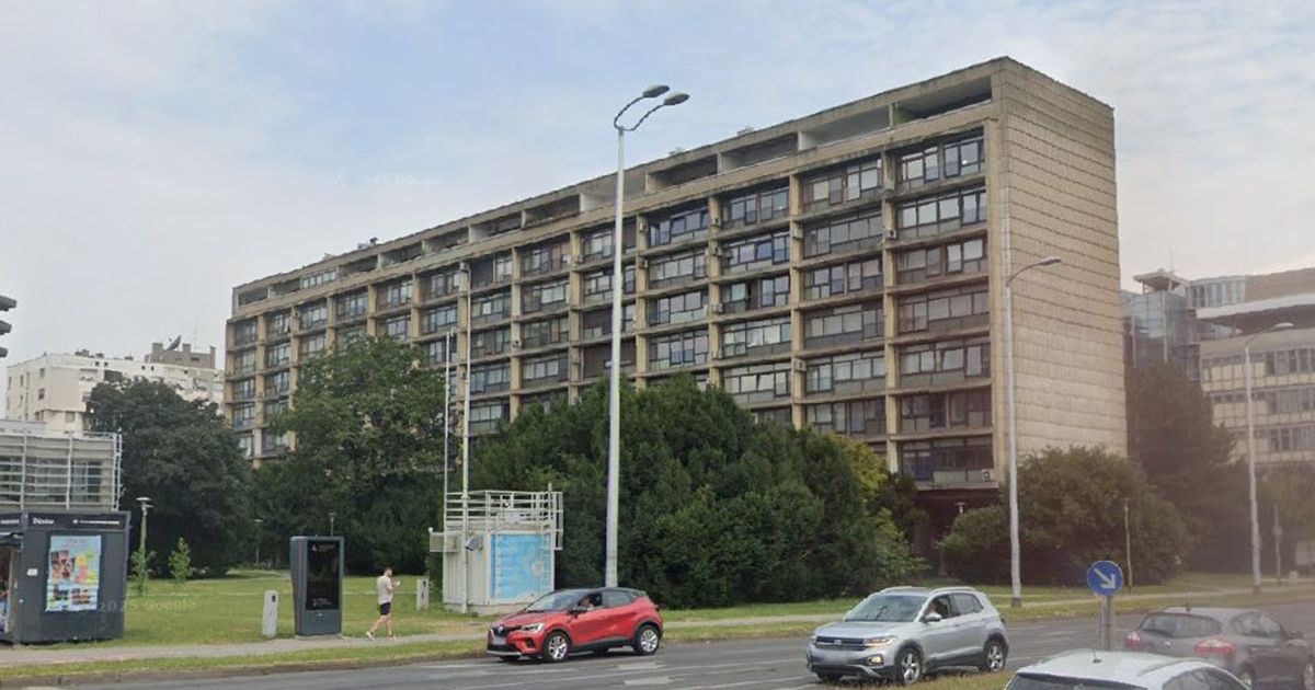 Prodaje se stan u popularnoj zgradi iz 50-ih, gde se snimala serija: Trosoban, 98 m², ali postoji začkoljica