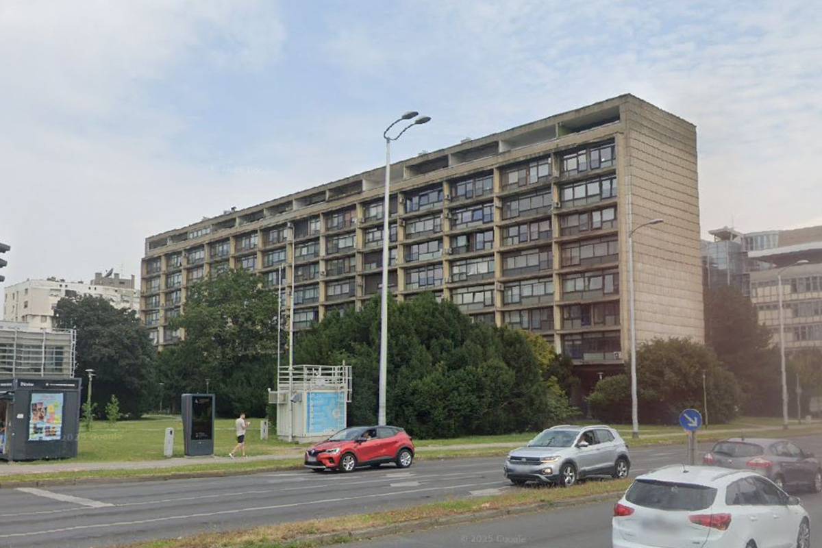Prodaje se stan u popularnoj zgradi iz 50-ih, gde se snimala serija: Trosoban, 98 m², ali postoji začkoljica