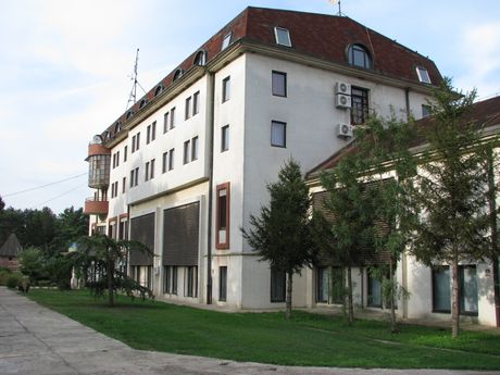 Banja Dvorovi