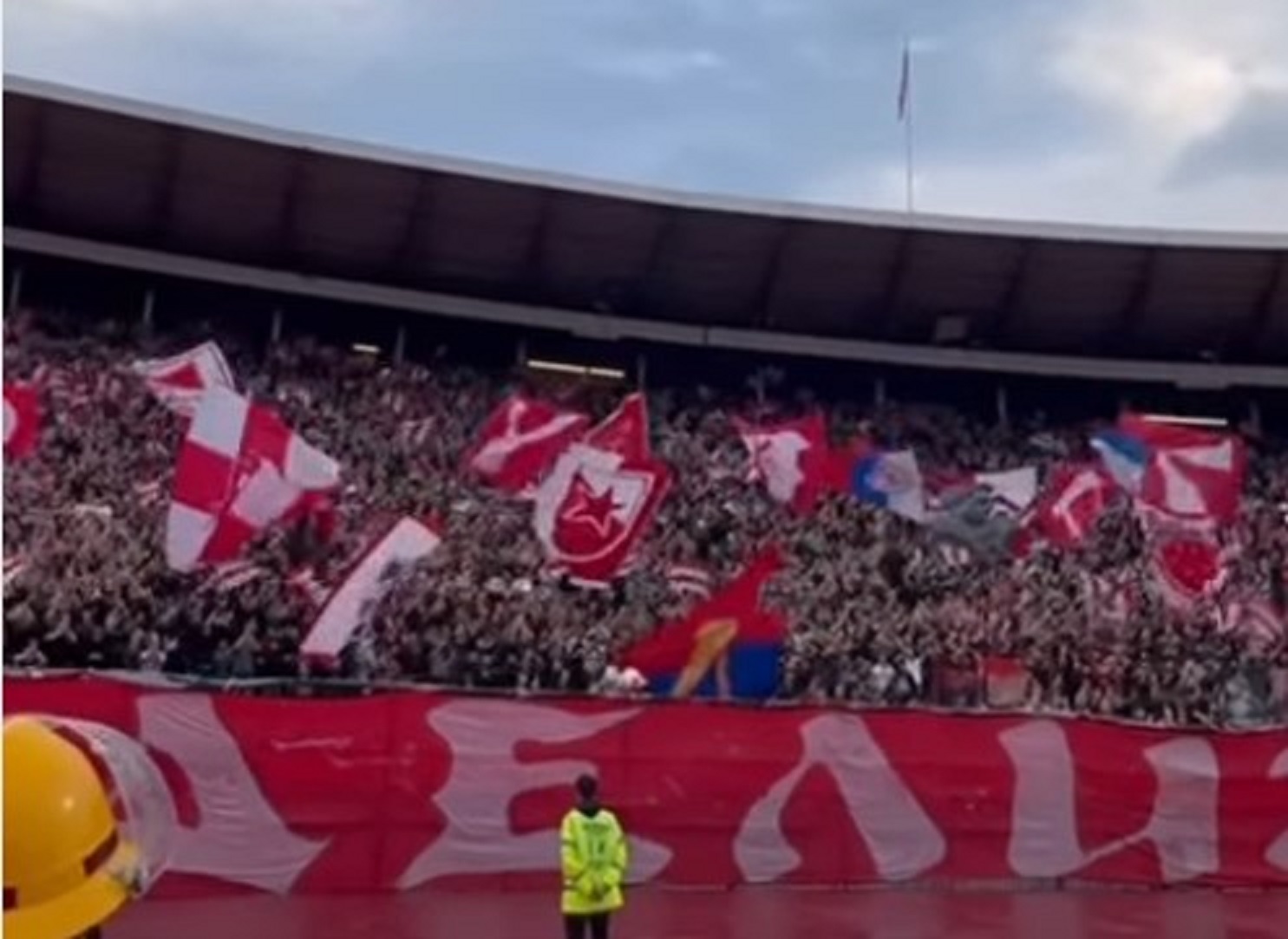 Delije pozdravile navijače Novog Pazara na Marakani: "Dobro došli, braćo Srbi"