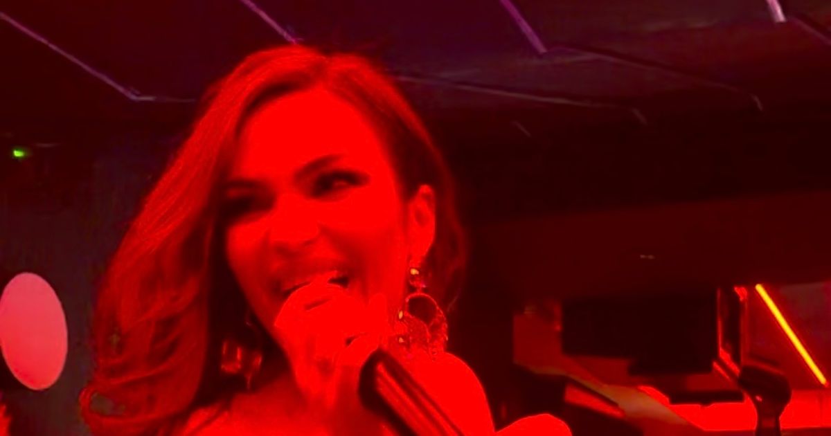 Tamari Milutinović pukla štikla usred nastupa! Nećete verovati šta je uradila, puna dva sata OVAKO nastupala