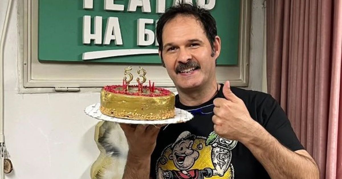 Famous actor celebrated his birthday on stage, cake surprised attendees: No one believes how old he turned