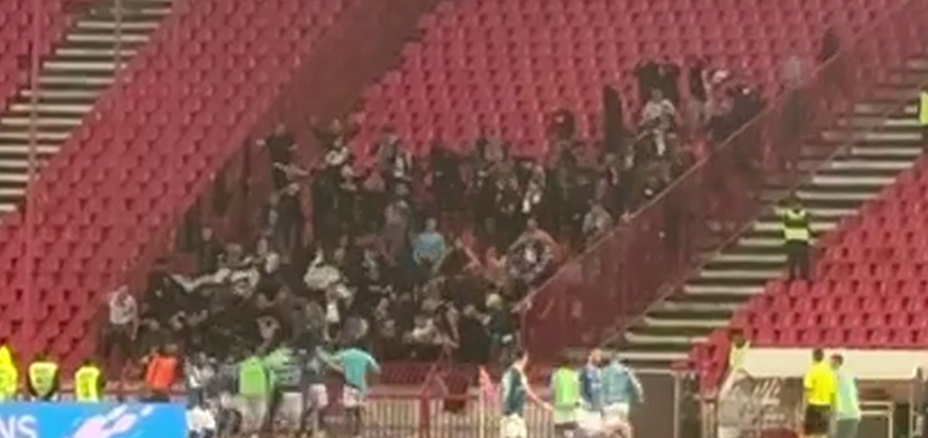 Torcida lomila stolice na Marakani: Pogledajte kako su navijači "proslavili" gol za pobedu Novog Pazara
