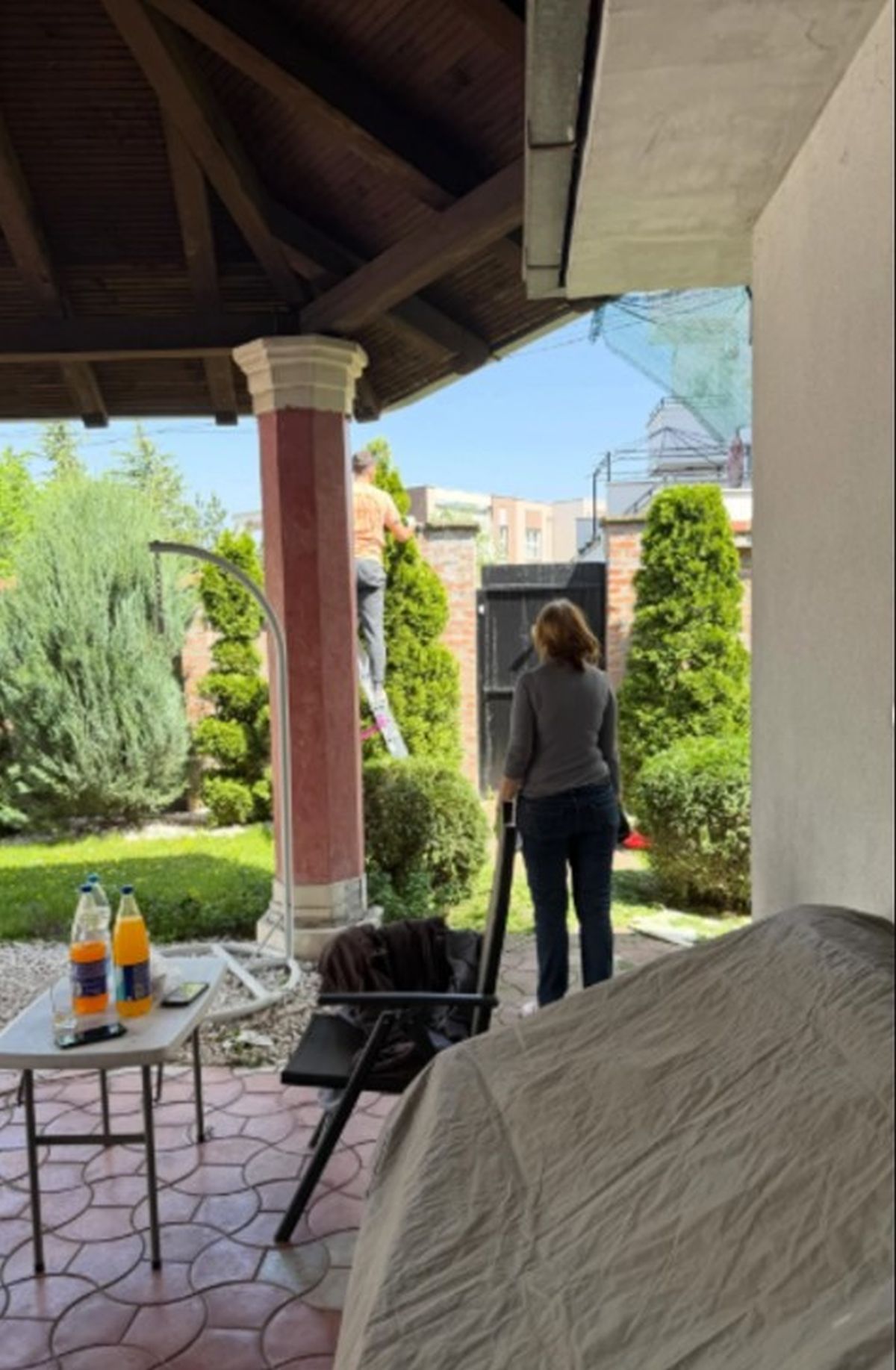 Ovo je porodična vila voditelja: Prvi je razvio OVAJ biznis zarade na estradi, sad uživa u luksuzu