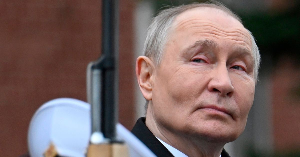 Ko je čovek s kojim se Vladimir Putin srdačno pozdravio u hotelu: Ovo je snimak o kojem svi pričaju
