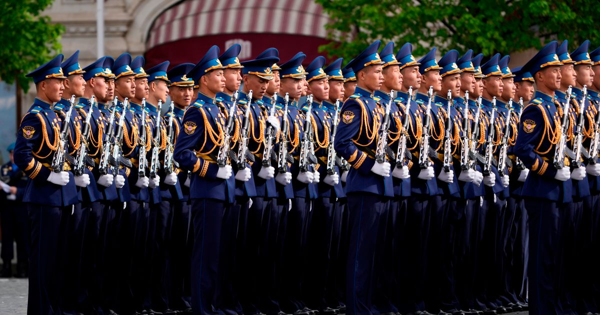 Počela parada povodom Dana pobede u Moskvi: Svet čeka govor Vladimira Putina