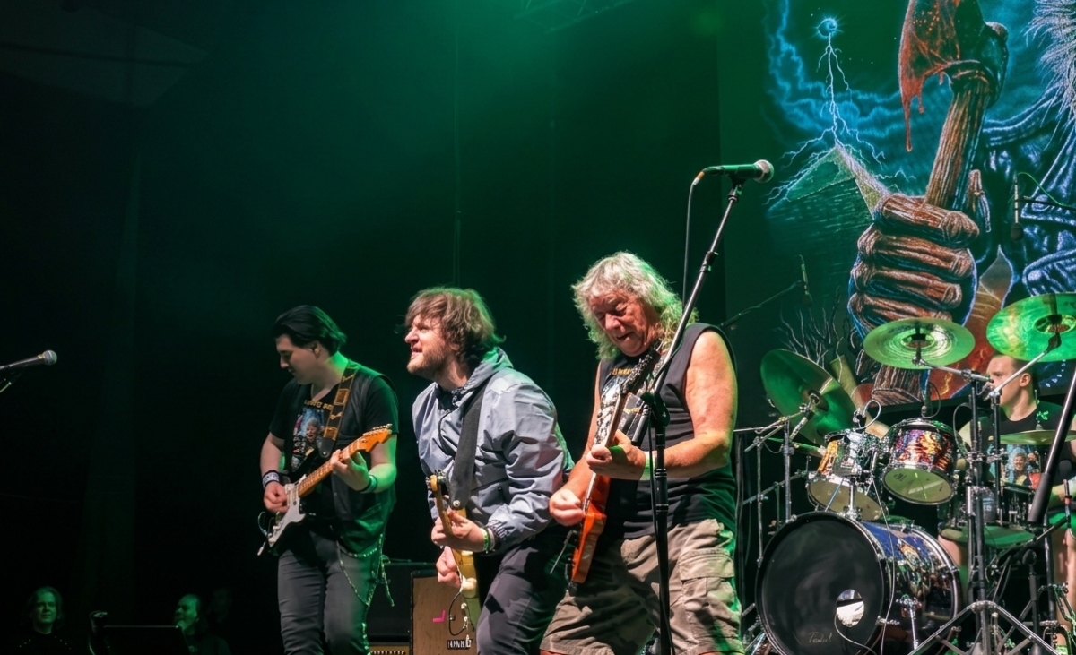 Srpska publika oduševila originalnog gitaristu Mejdena! Rainmaker i gosti napravili spektakl u Luci Beograd