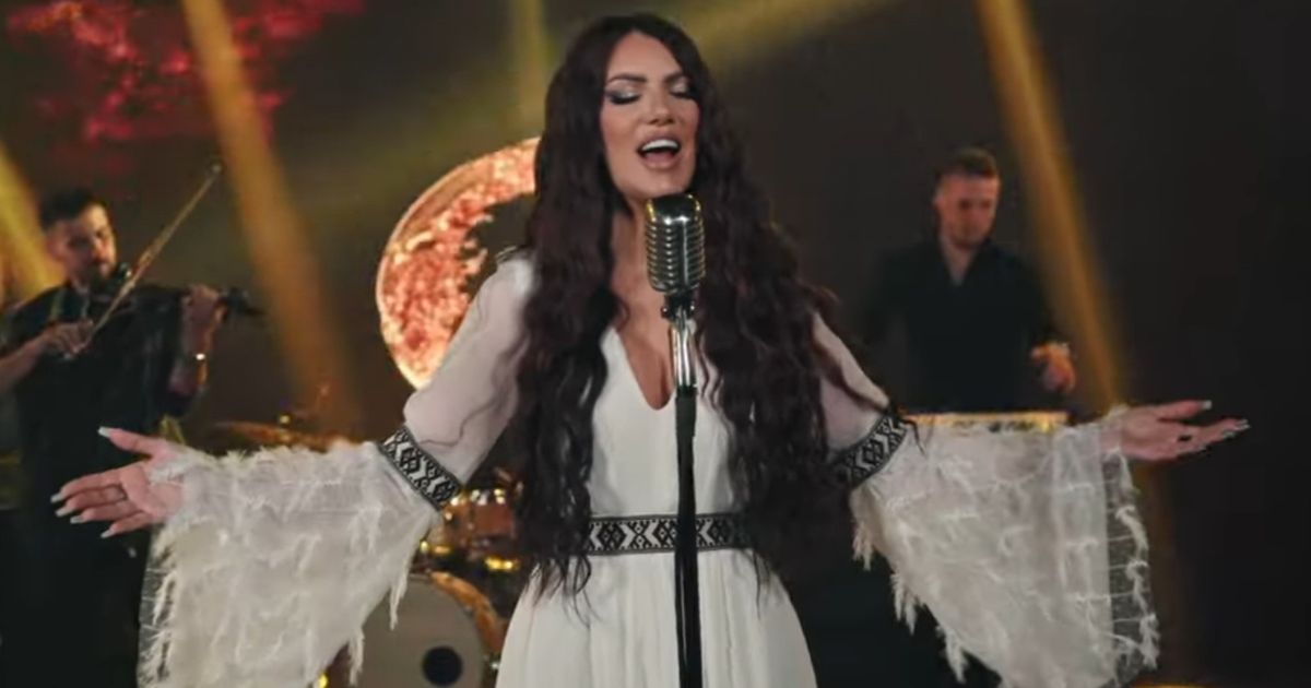 Tradition in a New Guise: Mirna Košanin Breathes New Life into the Classic “Gusta mi magla padnala”