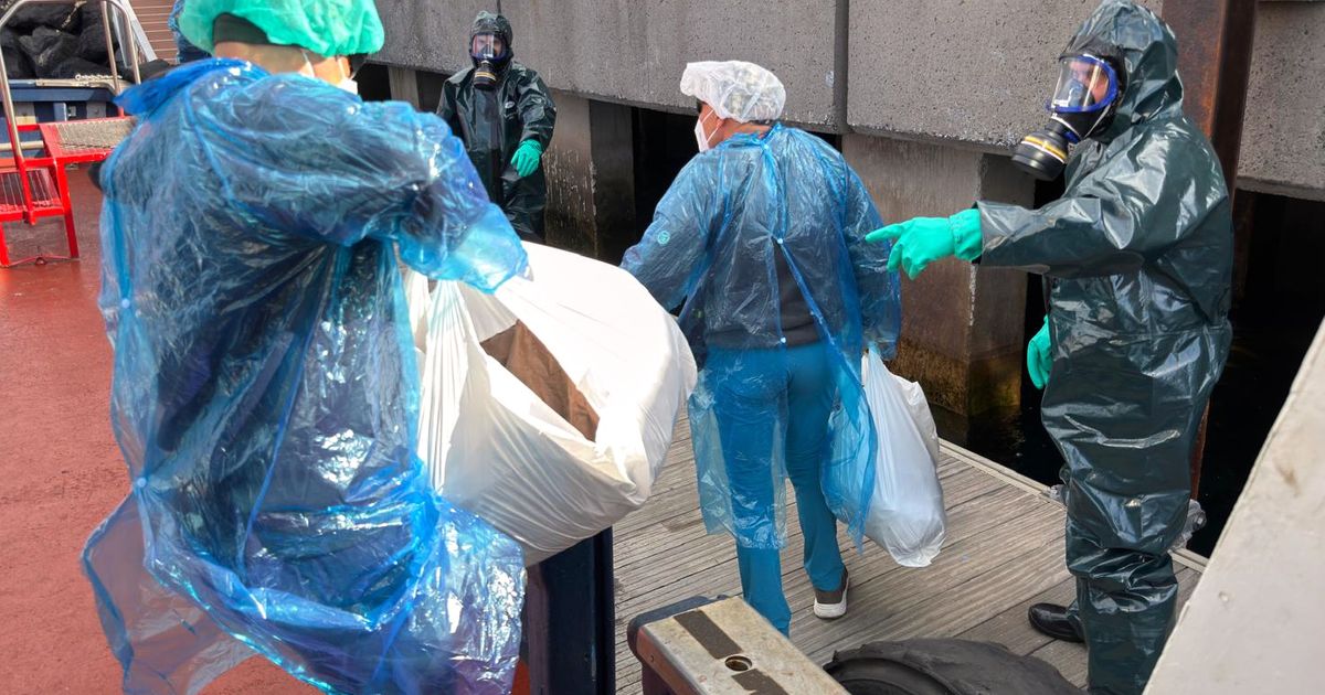 Pogledajte kako su iskrcani prvi putnici sa 