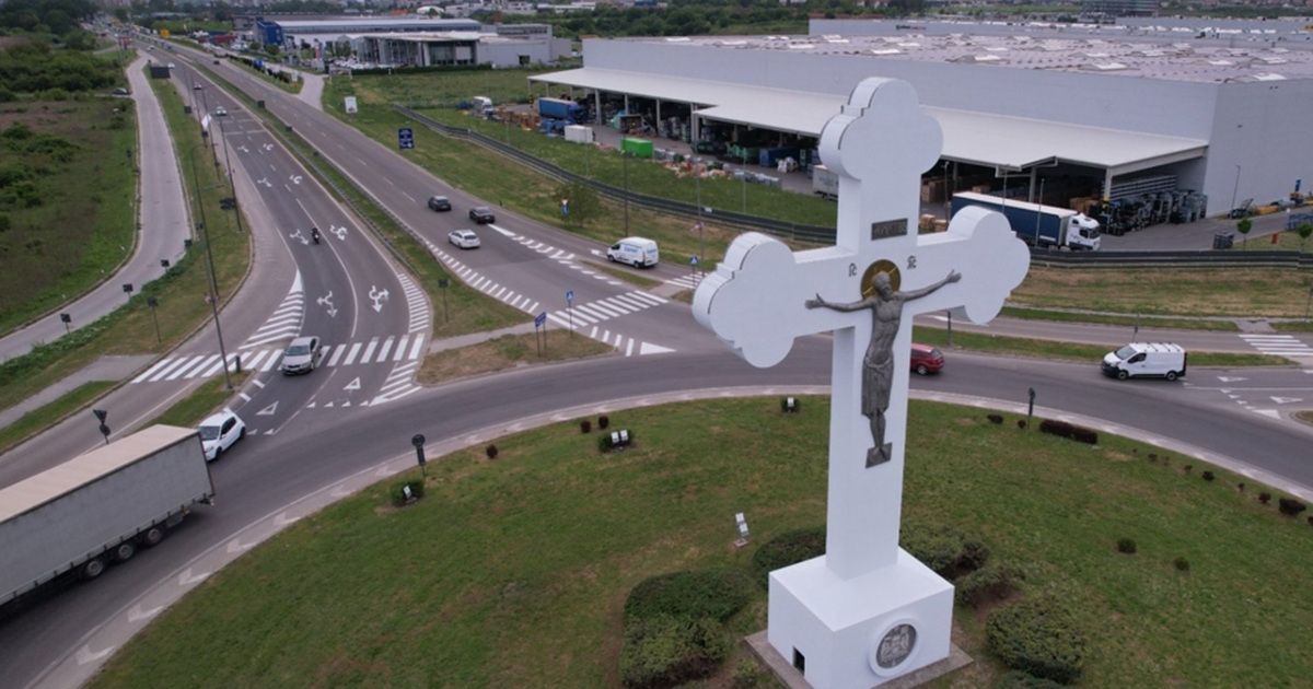 Ovo je jedan od najlepših simbola pravoslavlja u srcu Srbije: Đurđevdanski krst sija novim sjajem