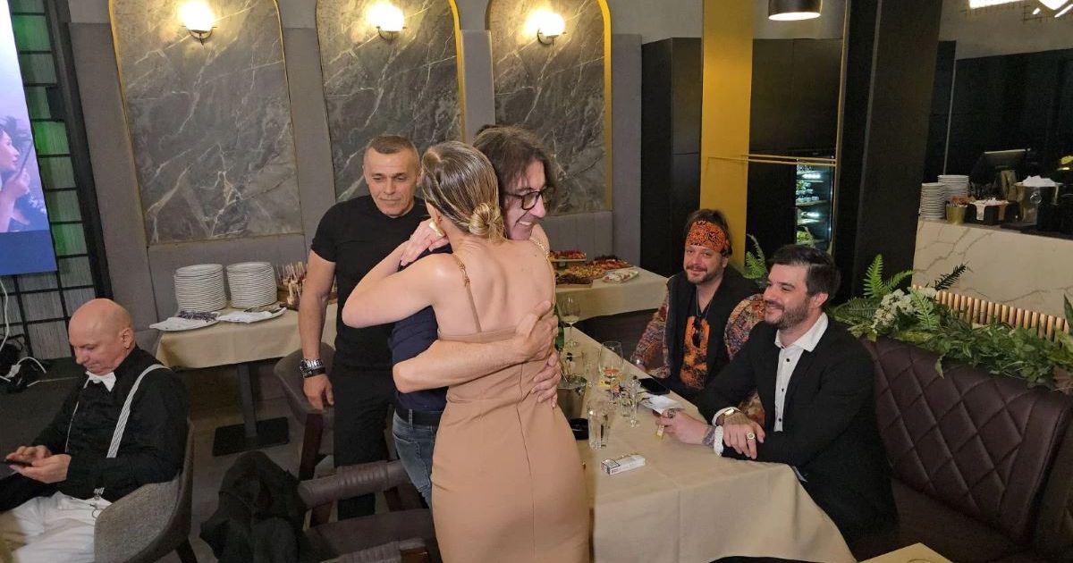 Rale in a close embrace with a singer: Appeared at an event without Ana Nikolić after surgery