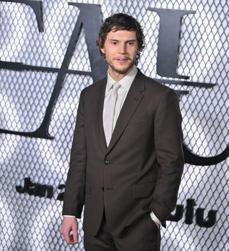 Evan Peters