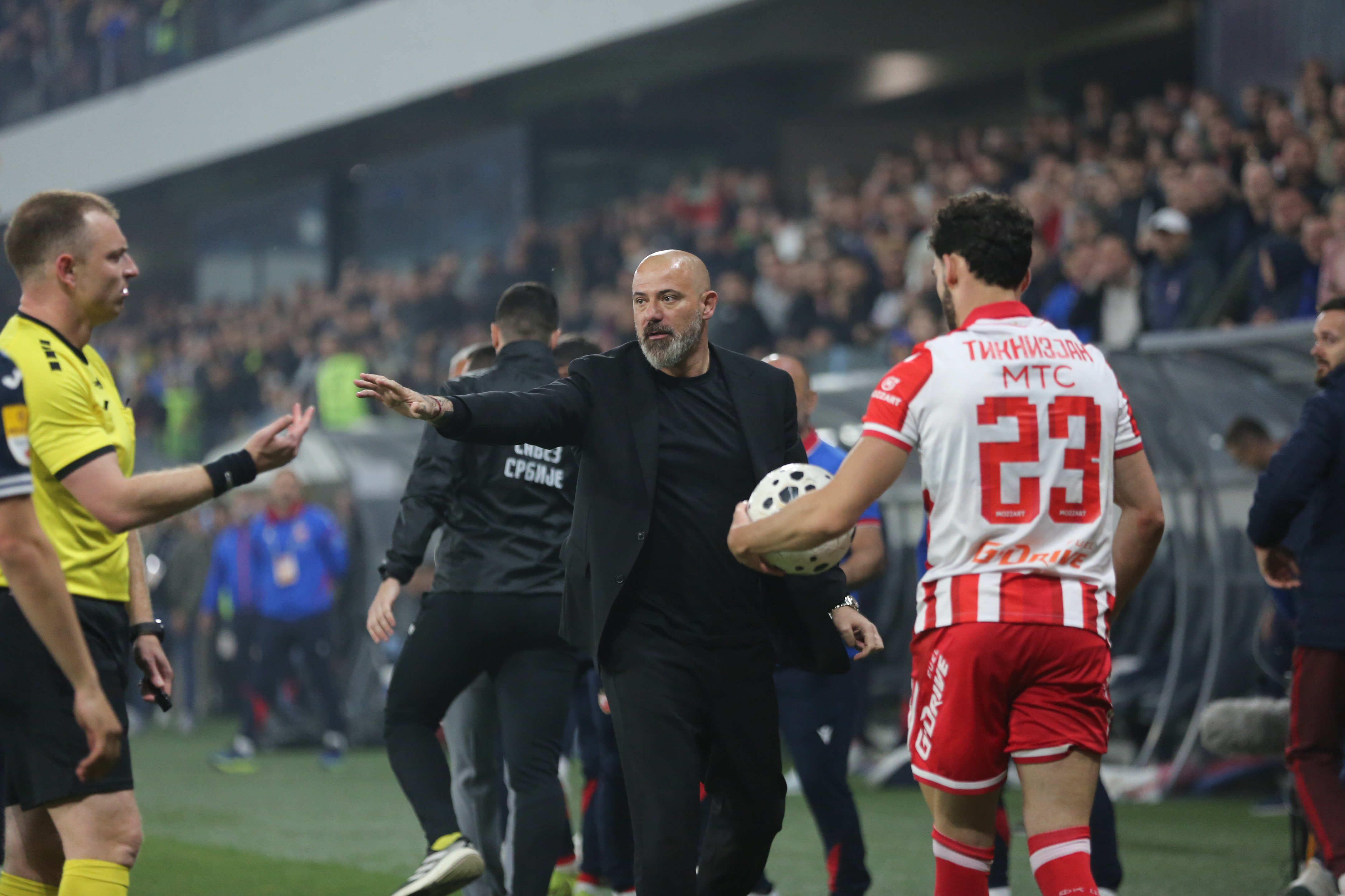 Dejan Stanković u transu posle gola Zvezde, otišao do Severa i "raspalio" Delije