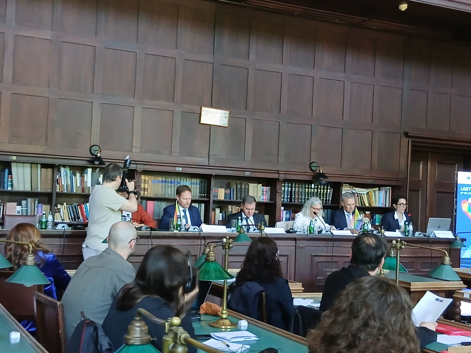 Koliko je Srbija napredovala u prihvatanju LGBT zajednice: Poverenik ukazuje na izazove i mostove saradnje