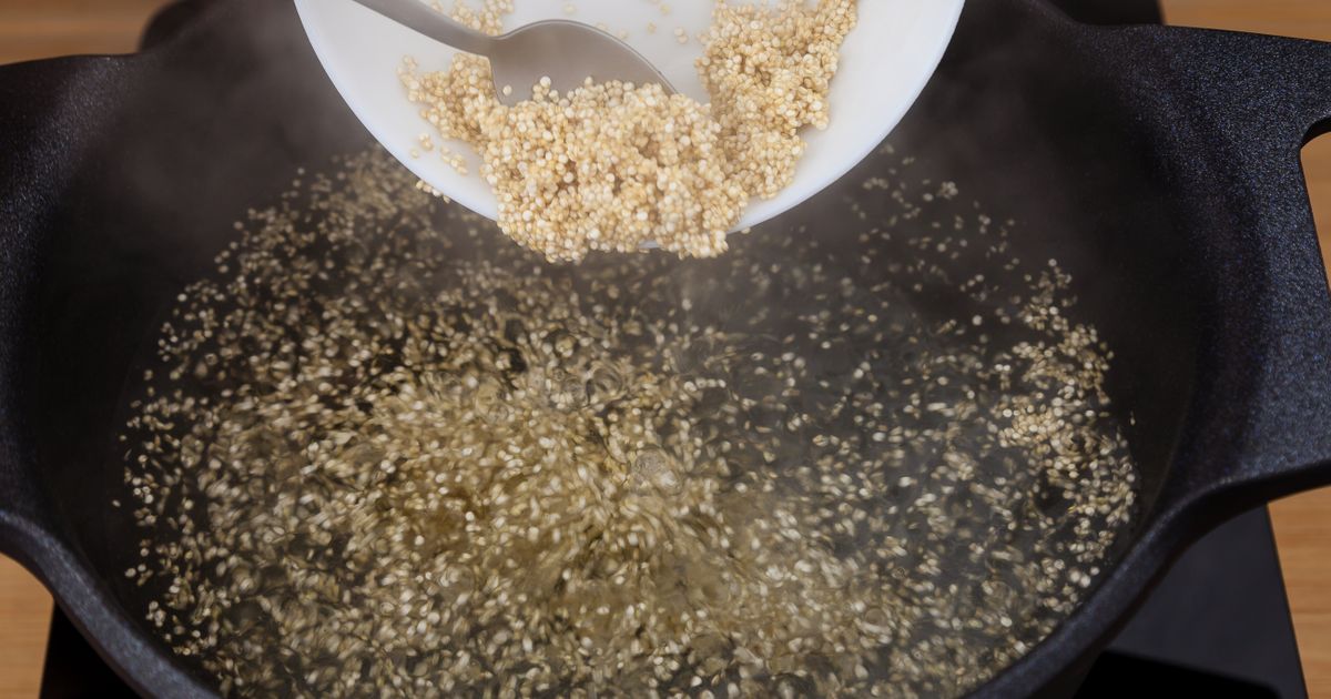 Svi je kuvaju kao pirinač i zato greše: Uz ovaj trik od 5 minuta kinoa više nikada neće biti gnjecava!