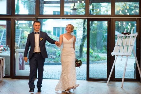 mladenci, muž i žena, restoran, svadba, venčanje, ljubav