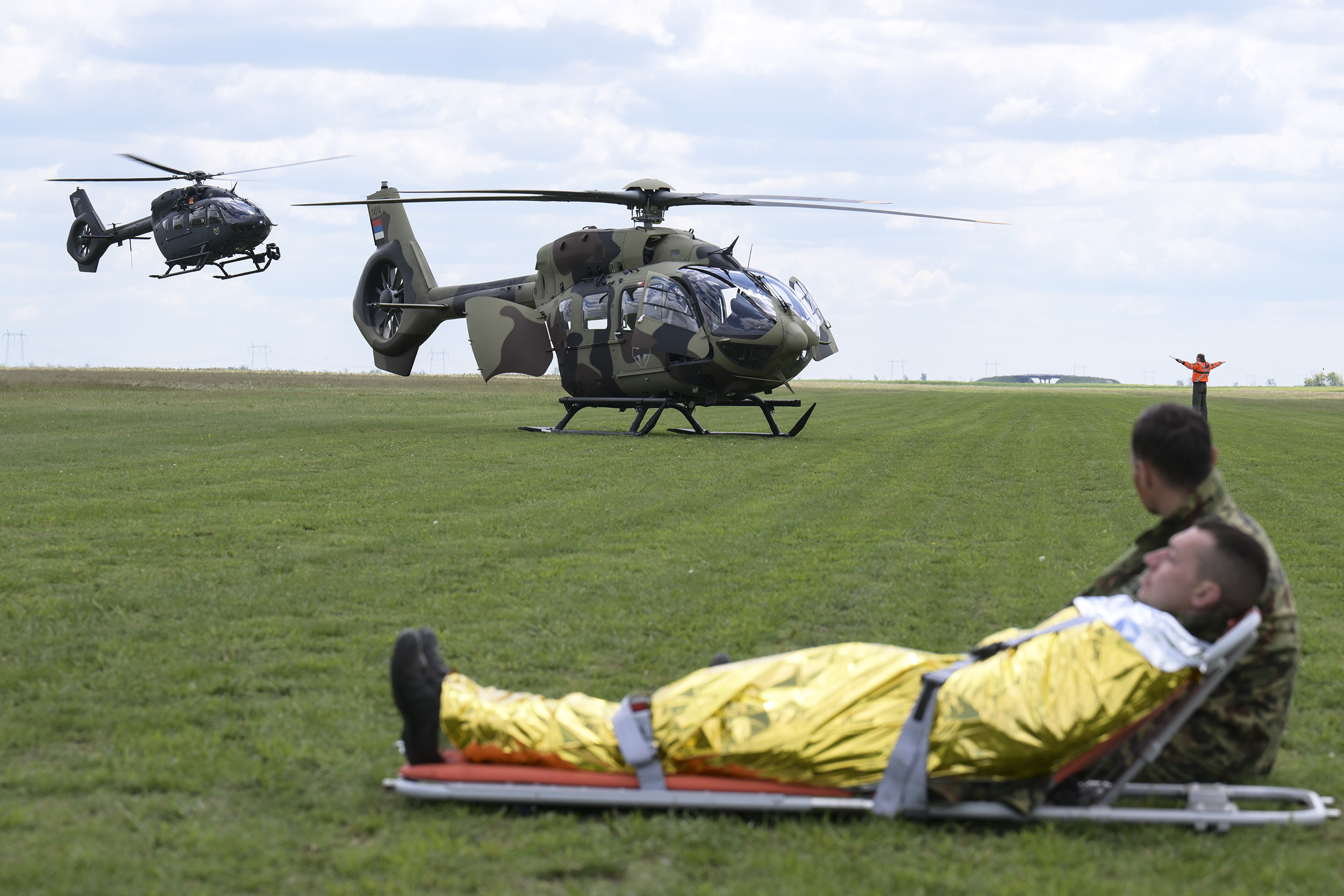 Srpski i mađarski helikopteri zajedno spasavali povređene u simulaciji pada aviona: Cross Landing 2026