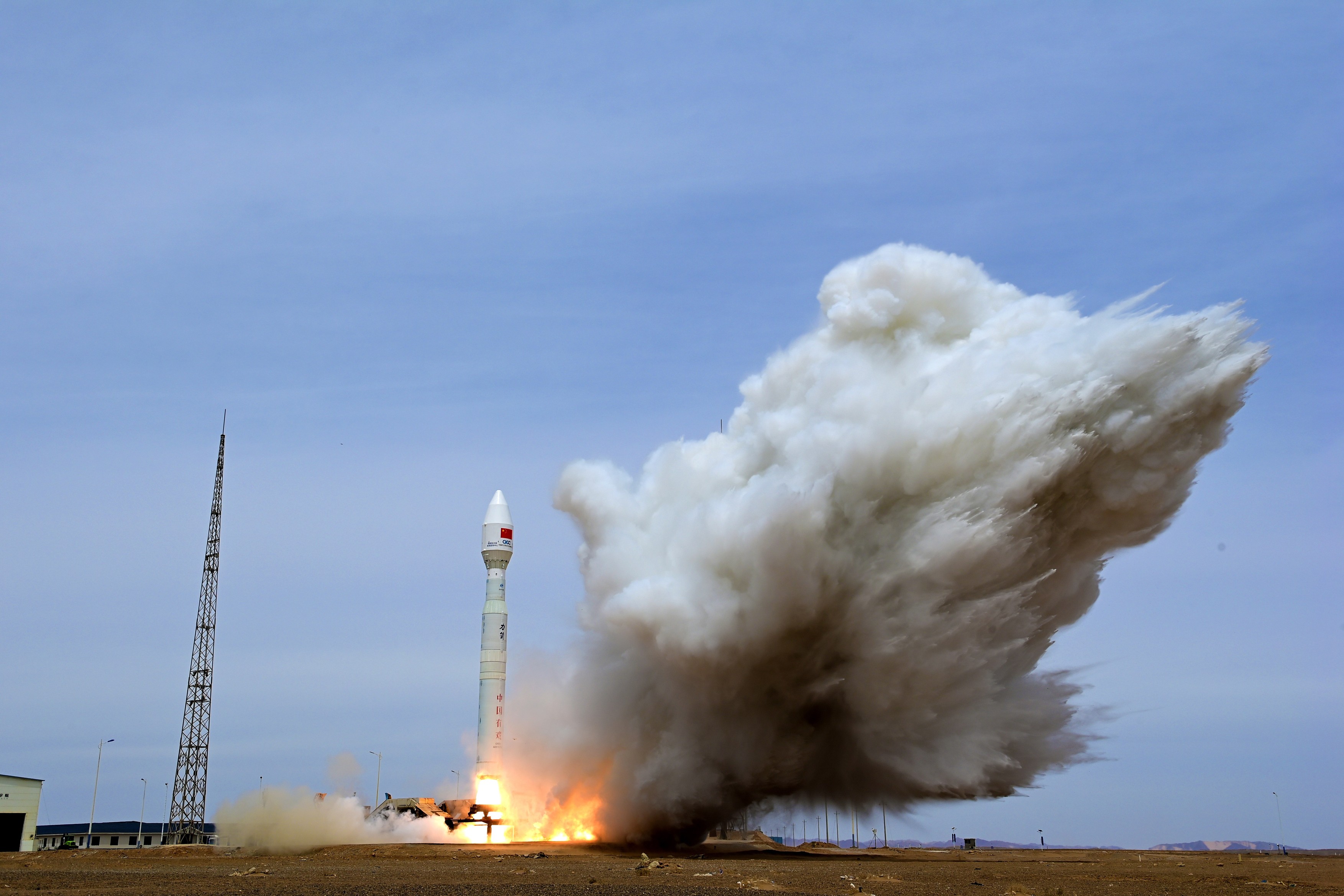 Pet satelita poslato u svemir: Uspešno 13. lansiranje rakete "Liđijan-1"