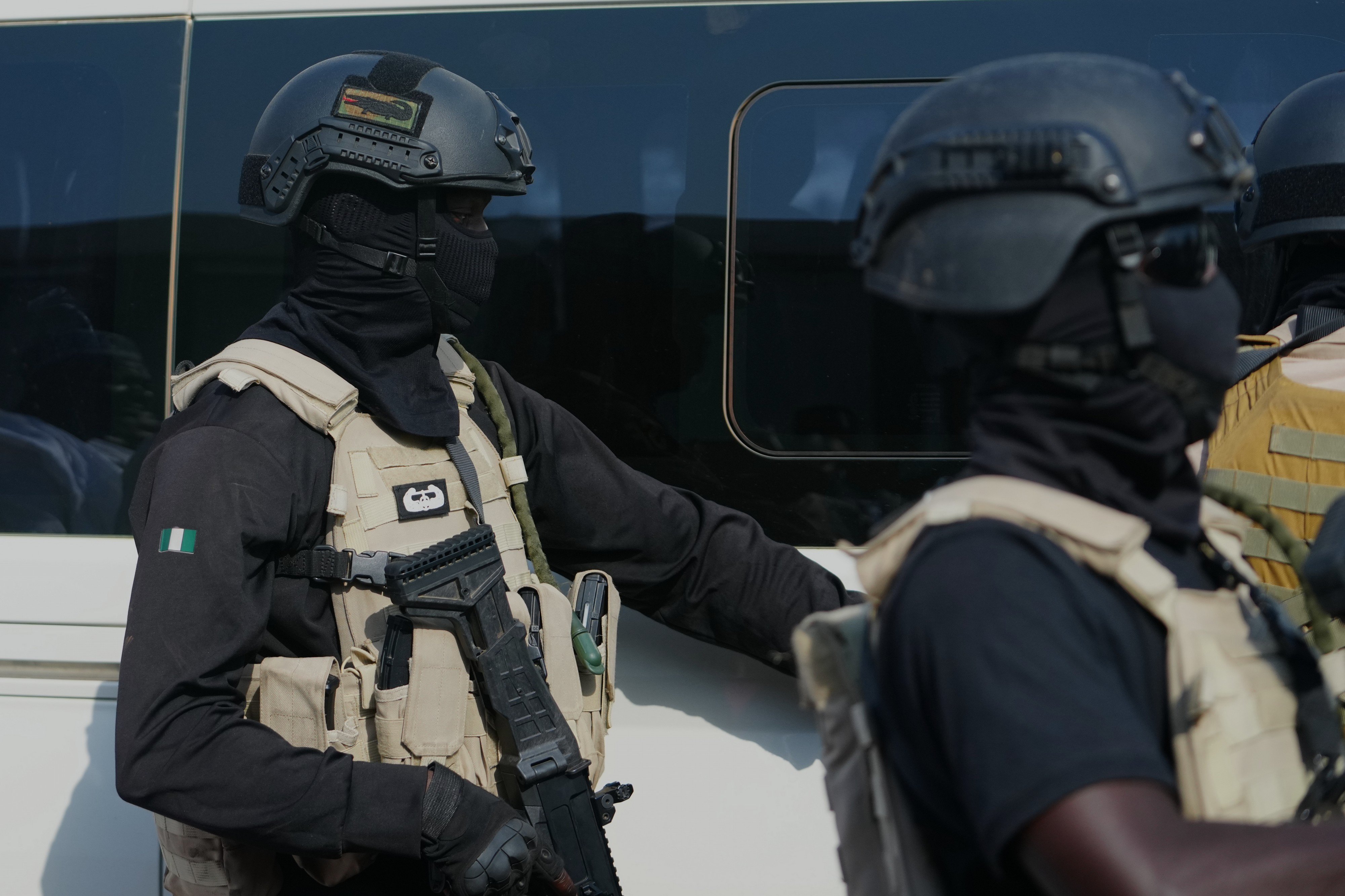 Masakr u Nigeriji: Naoružani muškarci upali u selo - ubijeno 12 ljudi, otete žene i deca