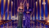 Veliko finale Evrovizije26: Glasanje počelo! Naslednici Sverovski imperije sija dekolte, haljina se providi
