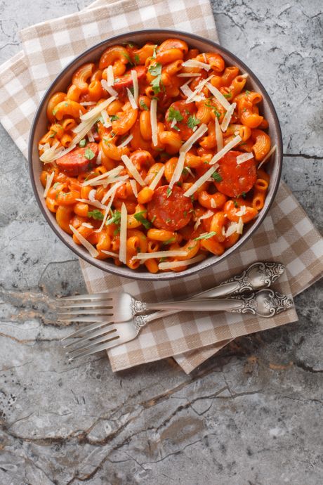 pasta, kobasica, paradajz