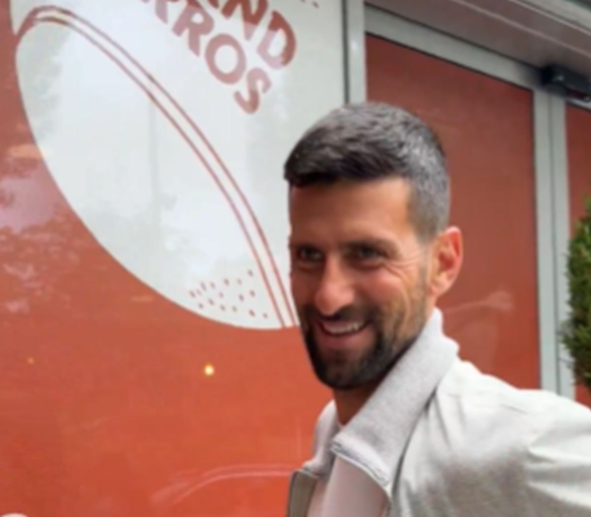 Novak Đoković nosi pantalone koje većina muškaraca na Balkanu ne bi smela da obuče - a trebalo bi
