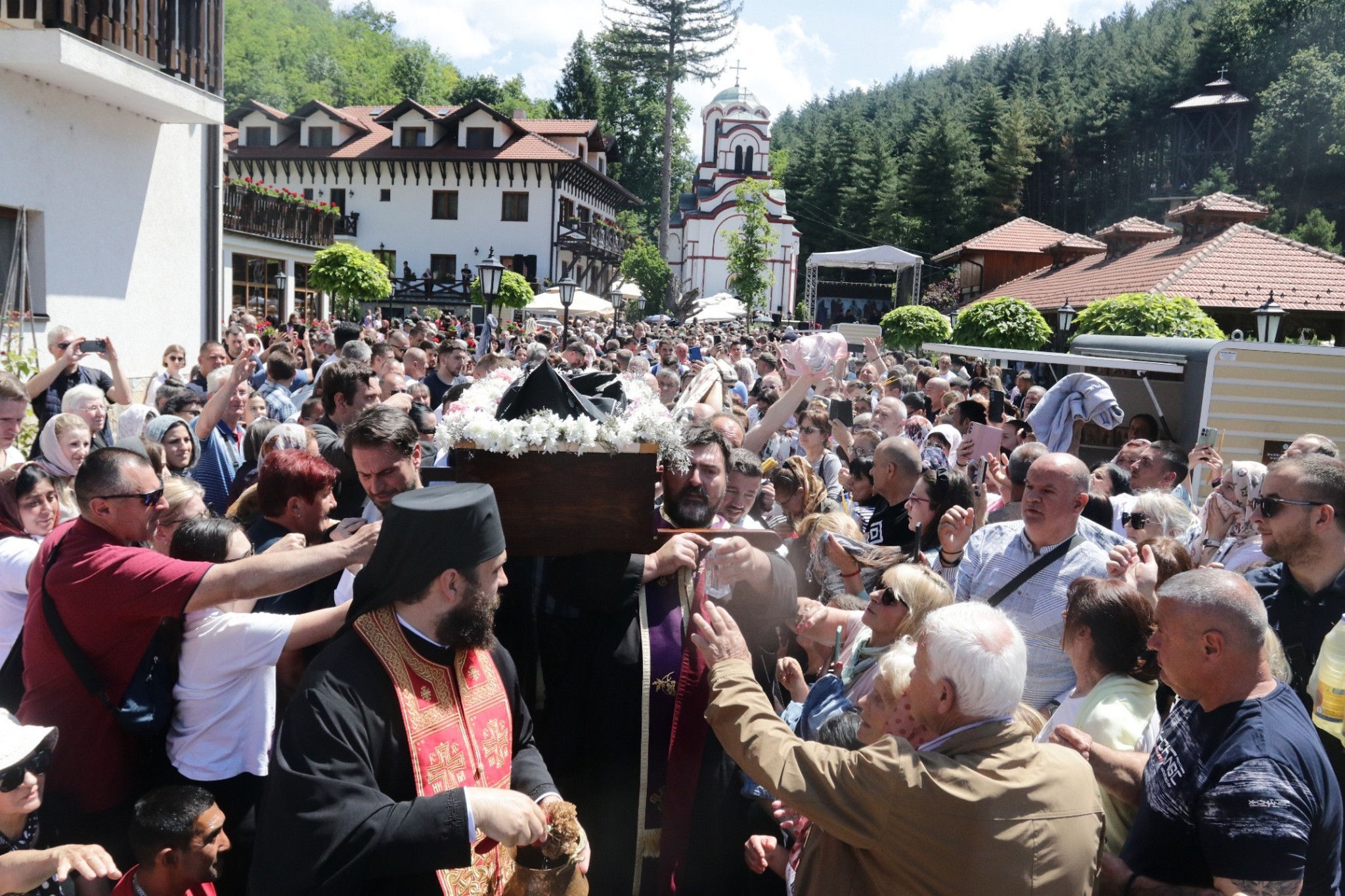 VELIKI DOGAĐAJ ZA SVE VERNIKE: U nedelju presvlačenje moštiju Svetog Zosima u manastiru Tumane