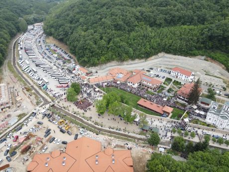 Presvlačenje moštiju Svetog Zosima Sveti Zosim Tumanski i velika tumanska litija Golubac Manastir Tumane