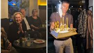 Hvala ti za svaku uspomenu koju si mi dala: Suze u beogradskom restoranu, unuk iznenadio baku za 90. rođendan