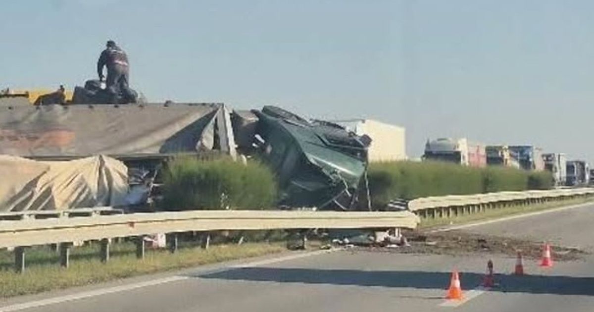 Cover image for Tractor-Trailer Overturns on Highway Near Novi Sad, Causing Major Delays