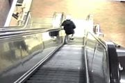 UZNEMIRUJUĆI SNIMAK Silazio niz pokretne stepenice, usledio HOROR koji ga je odveo u smrt