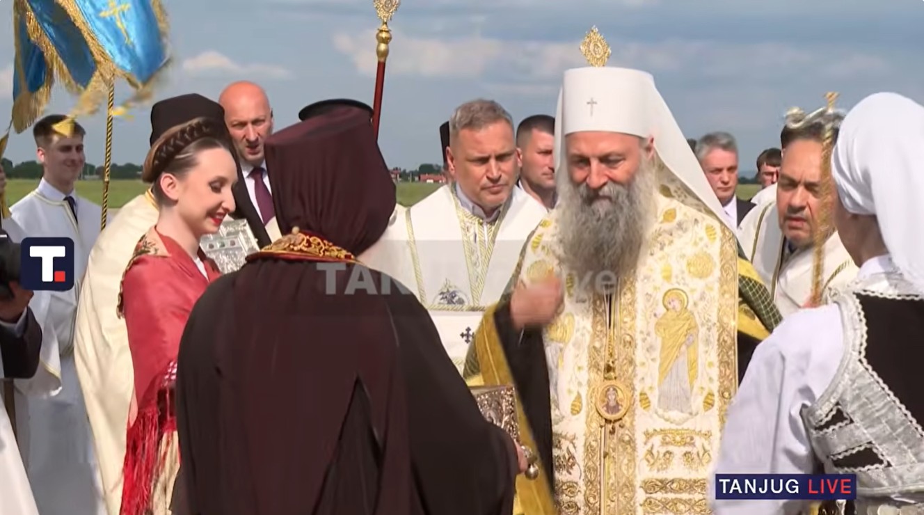 Patrijarh Porfirije: Danas smo zaista blagosloveni jer po ljubavi Svete Gore pohodi nas Pojas Bogorodice
