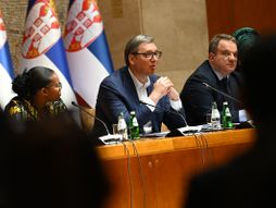 Aleksandar Vučić, studentskinja iz angole, Svet u Srbiji