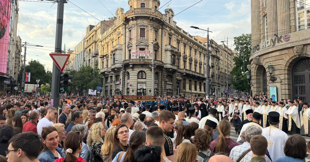 Veličanstvena litija u centru Beograda: Hiljade vernika, sveštenstvo i vojska na ulicama prestonice