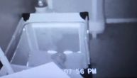 Majka usred noći proverila bebi monitor i pretrnula od prizora: "Najgora noćna mora svakog roditelja"