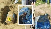DRAMA U JARKOVCIMA! Forenzičari pokušavaju da otvore zabetonirano bure sa telom Aleksandra Nešovića Baje